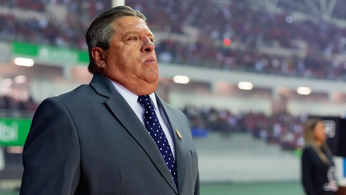 Miguel Herrera es reventado por aficionado de Costa Rica