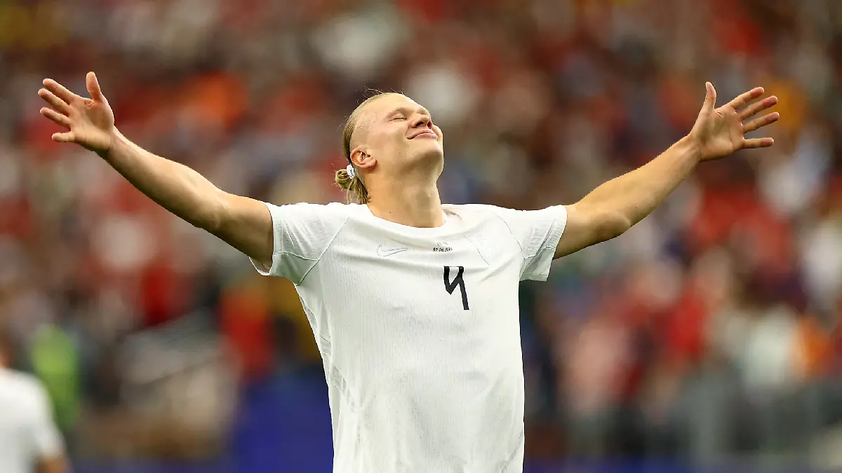 Erling Haaland mete a Noruega a octavos de final