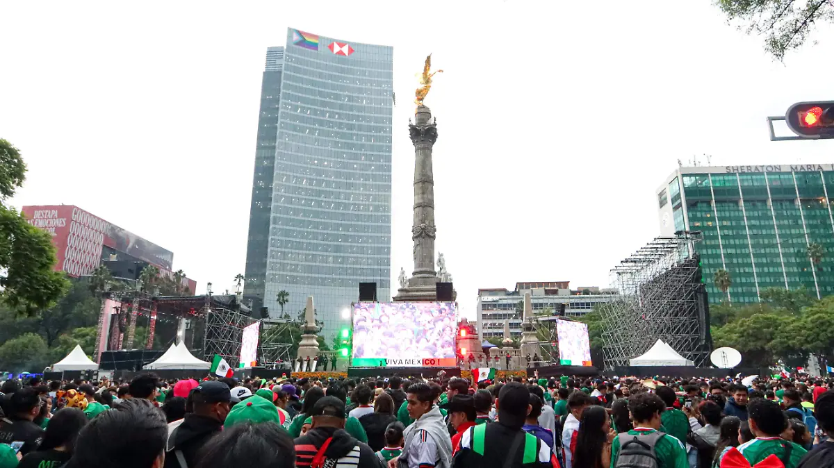 300626 Ángel de la Independencia México vs Ecuador LA