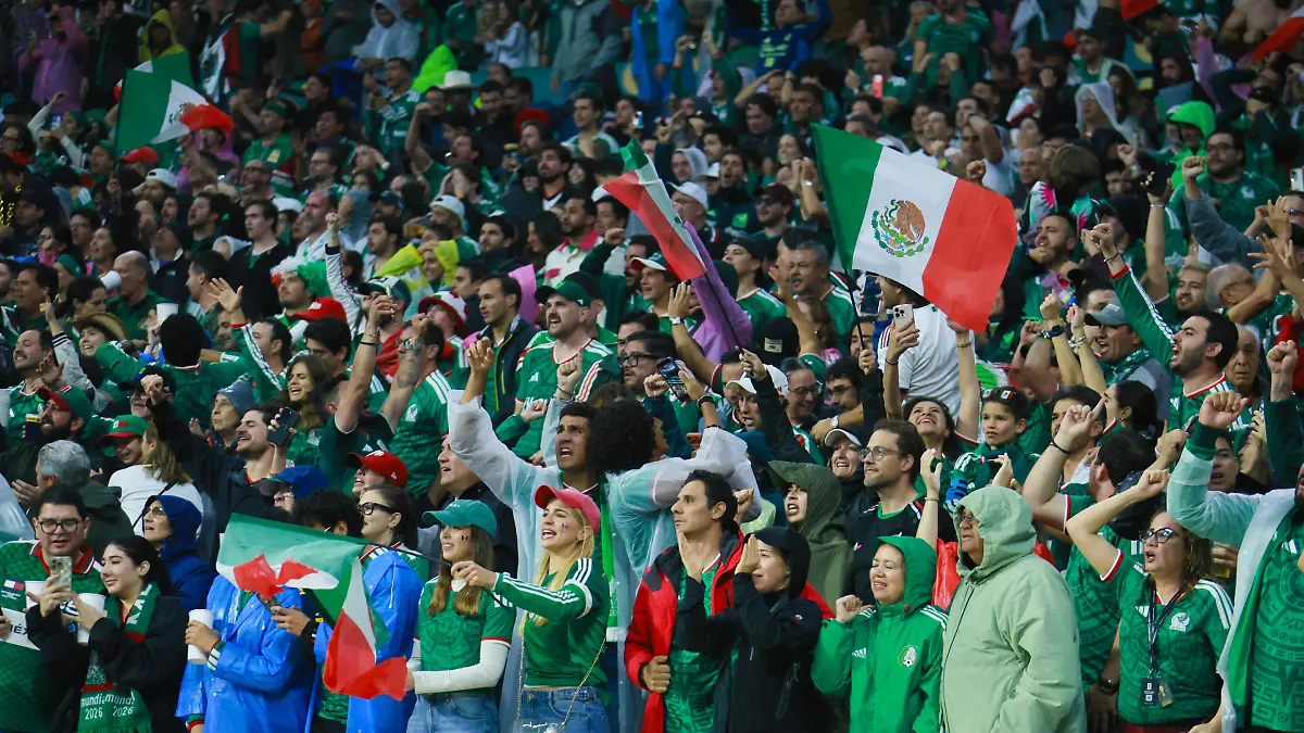 Afición en el México vs Inglattera
