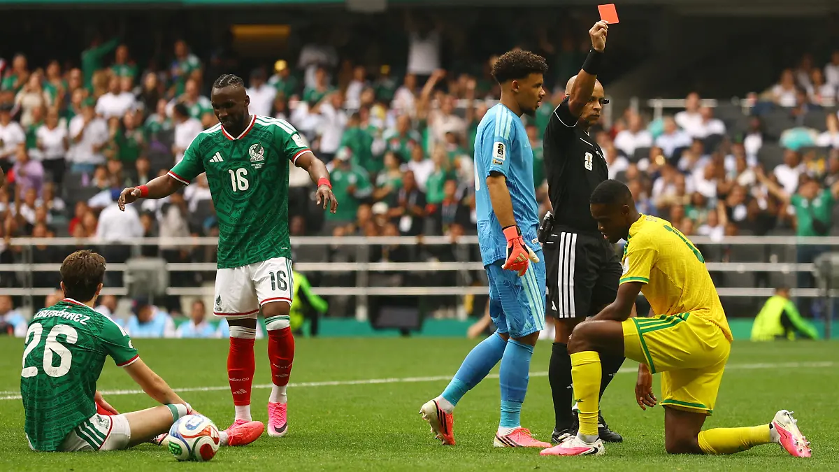 ex rival de México en el Mundial se queda sin DT