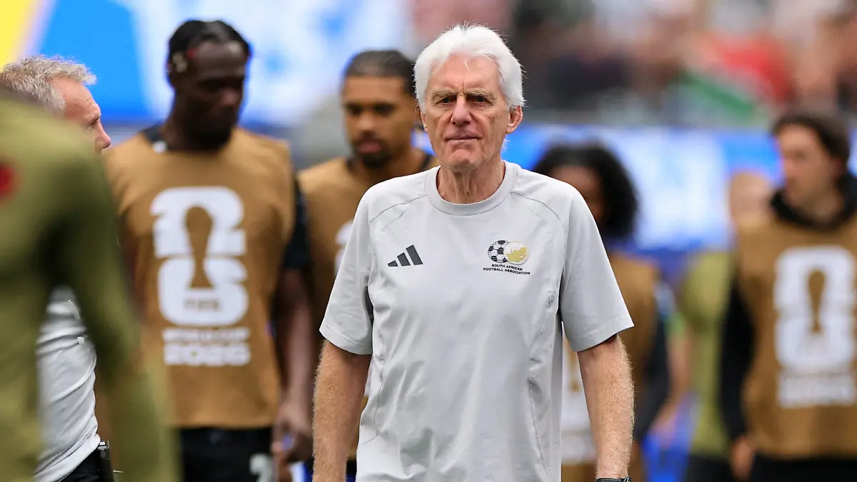 Hugo Broos se mantiene en Sudáfrica