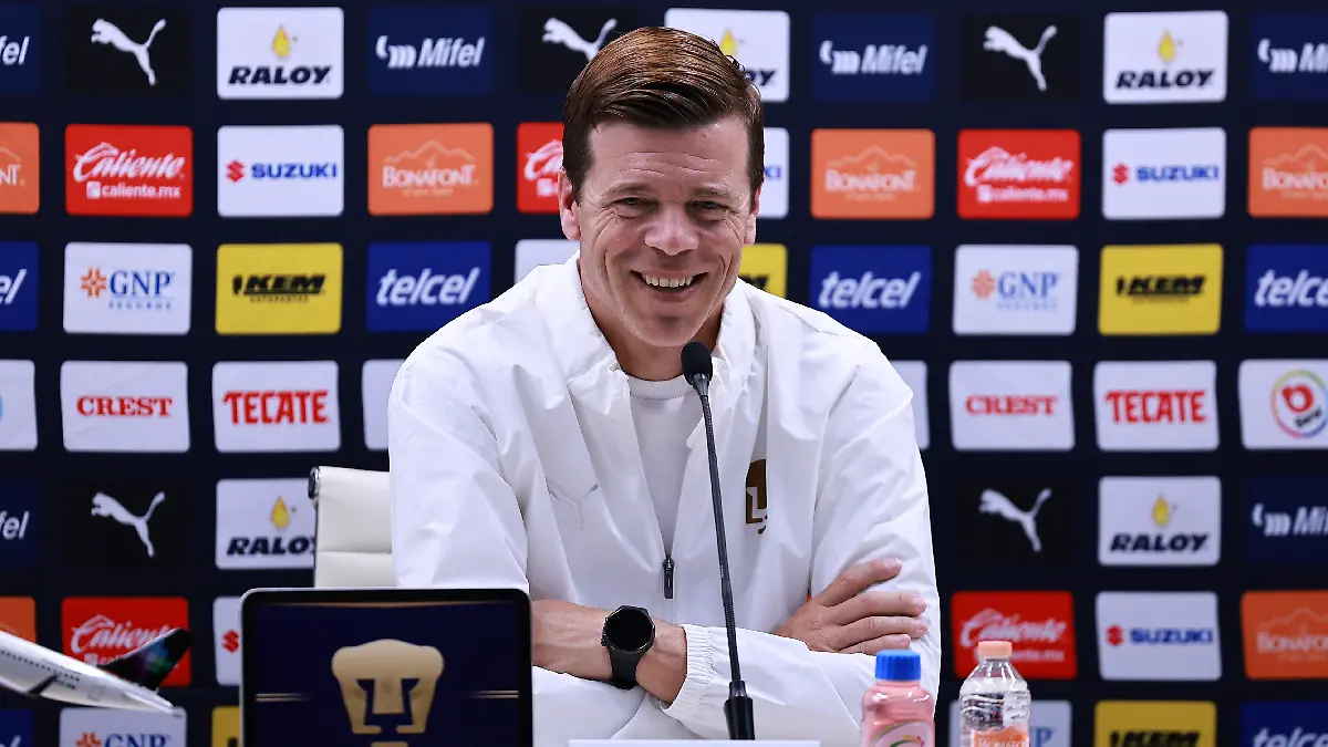Pumas se equivoca en presentación de Esteban Solari