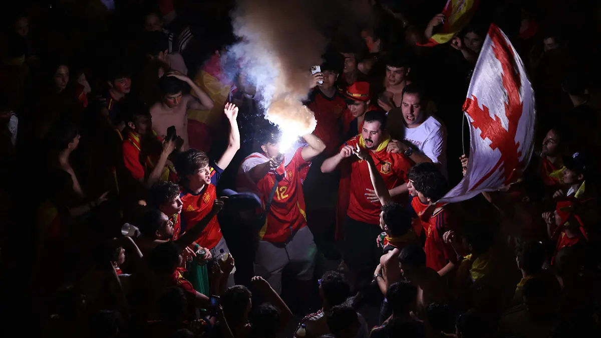 2026-07-20T012513Z_2138764610_UP1EM7K03Y0X5_RTRMADP_3_SOCCER-WORLDCUP-ESP-ARG-FANS-MADRID