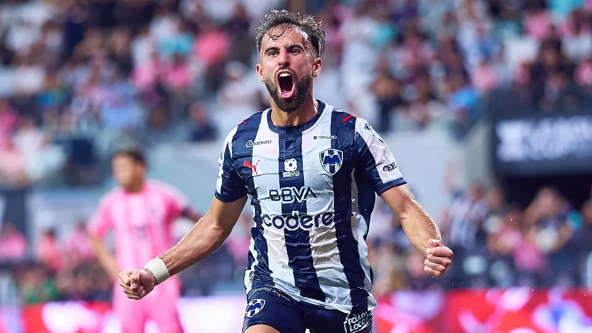 Diego Rossi le dio el triunfo a los Raydos