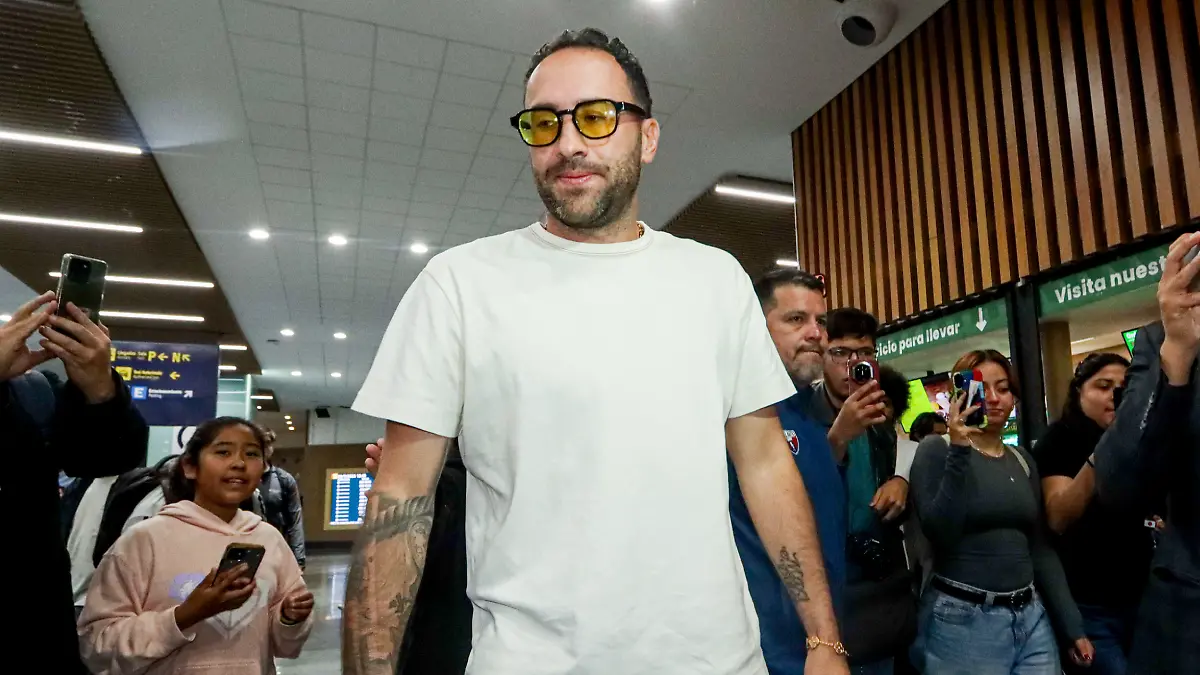 David Ospina en su llegada a la Ciudad de México
