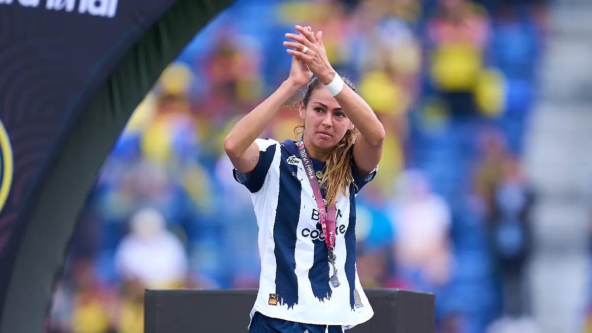 Christina Burkenroad dice adiós al futbol