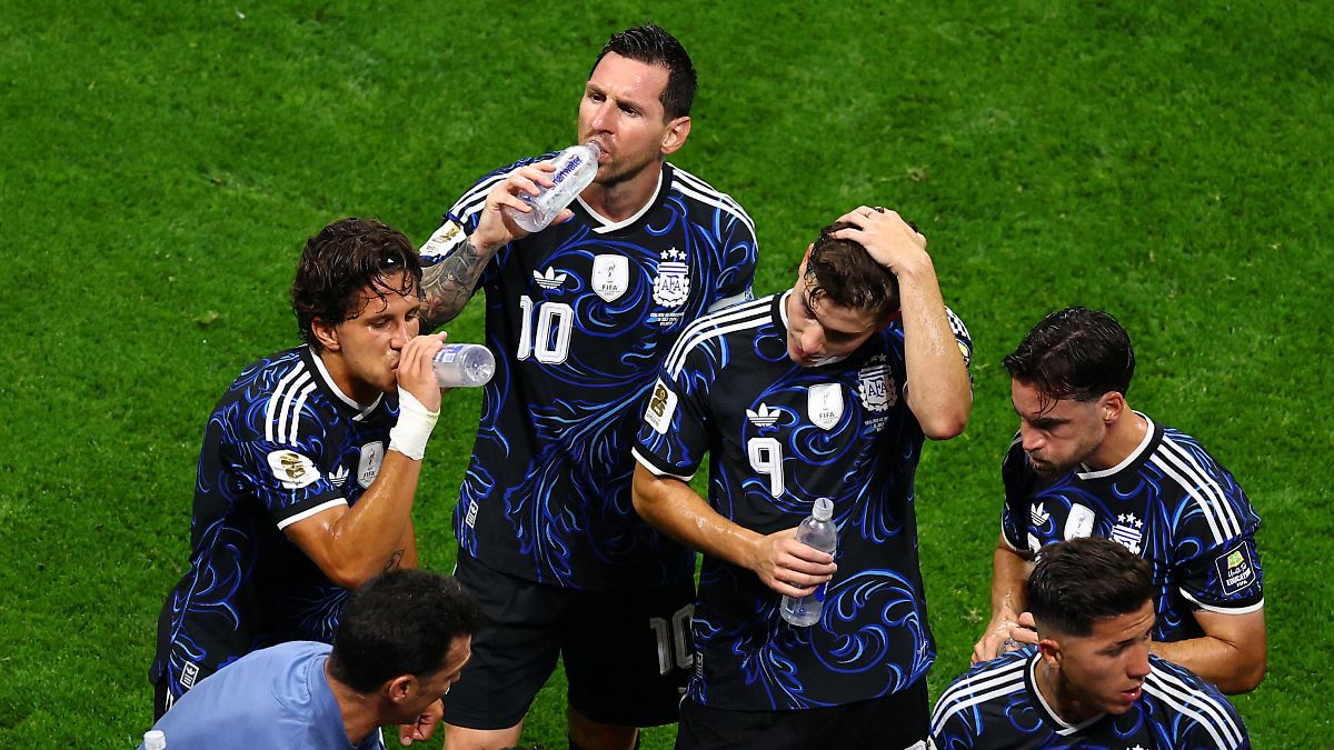 Nota:

Cuando el árbitro pitó el final, la euforia