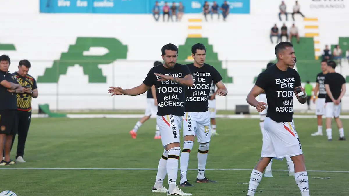 Así salió Leones Negros a la cancha de Alacranes de Durango