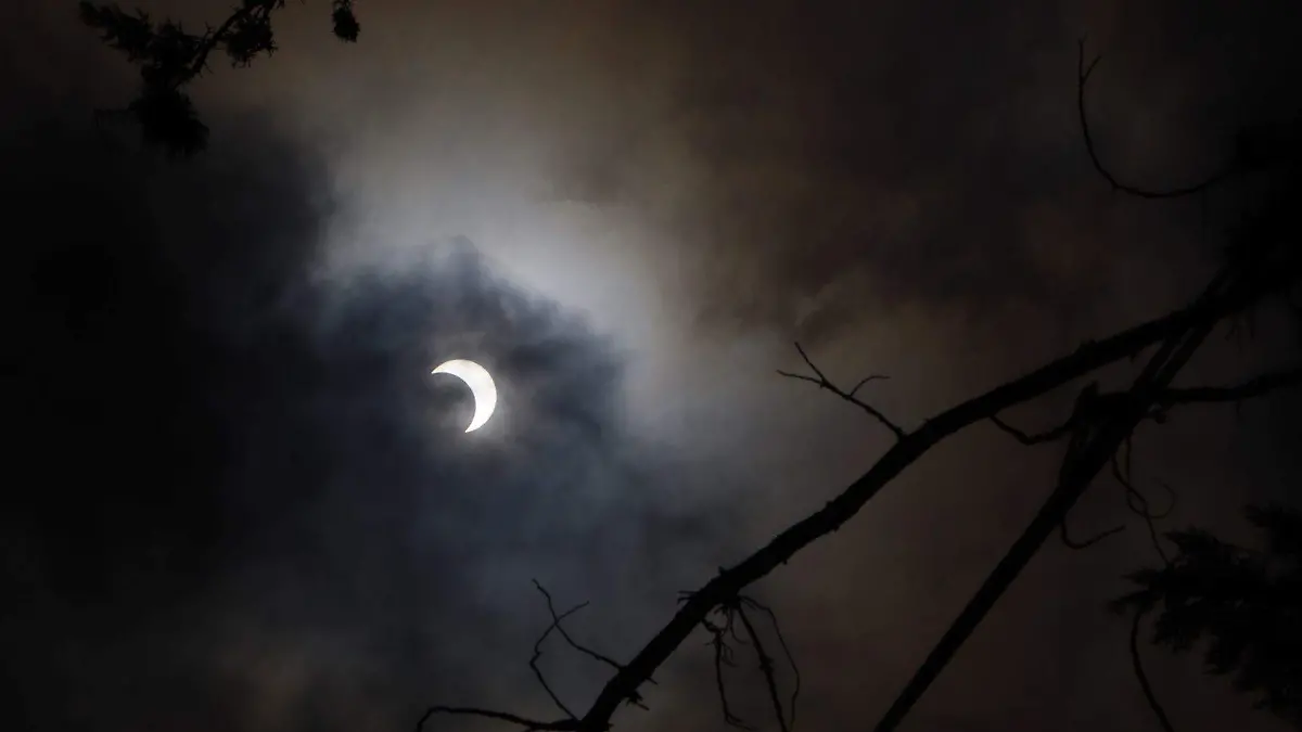 951485_Eclipse Solar-1_web