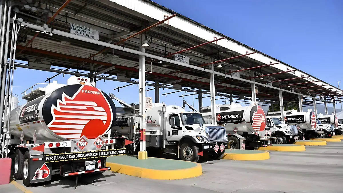 Con mil 800 pipas, PEMEX refuerza su logística de combustibles