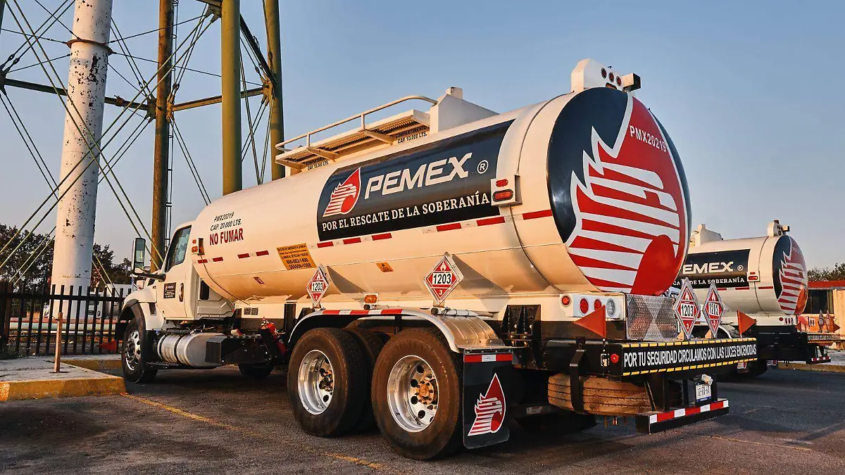 Con mil 800 pipas, PEMEX refuerza su logística de combustibles
