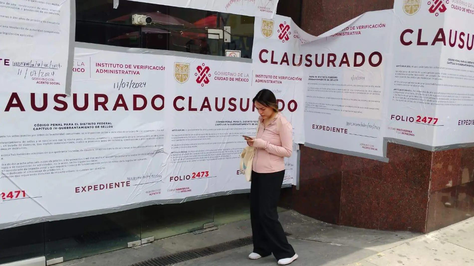 “¡Nos dejan sin trabajo!” Comerciantes se sienten afectados por el cierre de Plaza Izazaga 89-INT5