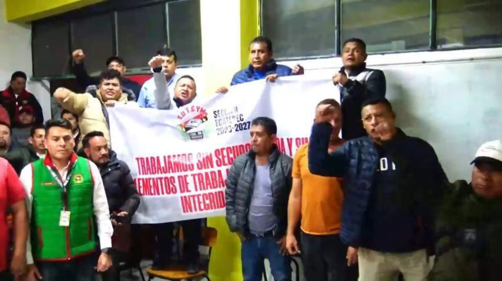 Trabajadores de Ecatepec inician paro por falta de pagos-int4