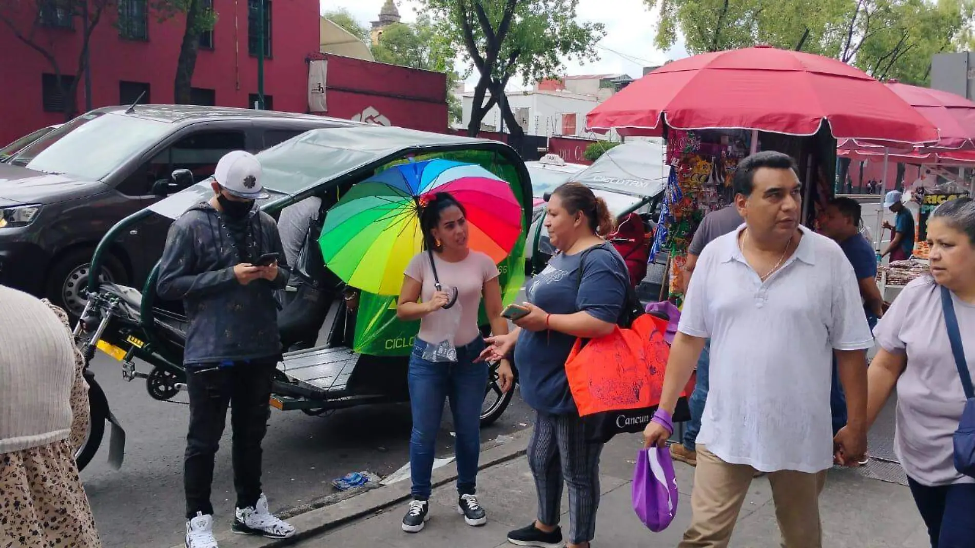 “¡Nos dejan sin trabajo!” Comerciantes se sienten afectados por el cierre de Plaza Izazaga 89-INT3