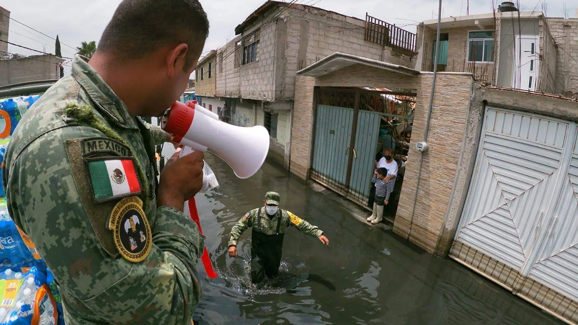 Habitantes siguen con el recuento de daños tras 22 días inundados en Chalco-int3