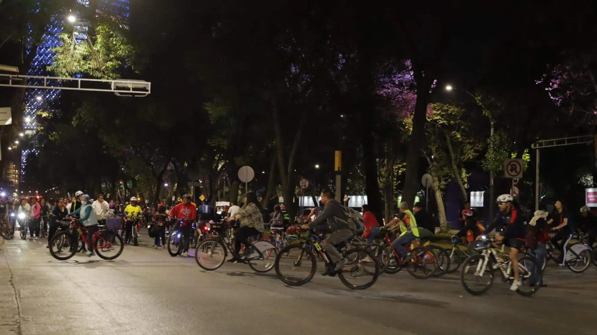 ¡Amor en Bici! Semovi te invita al Paseo Nocturno por el Día de San Valentín-INT4