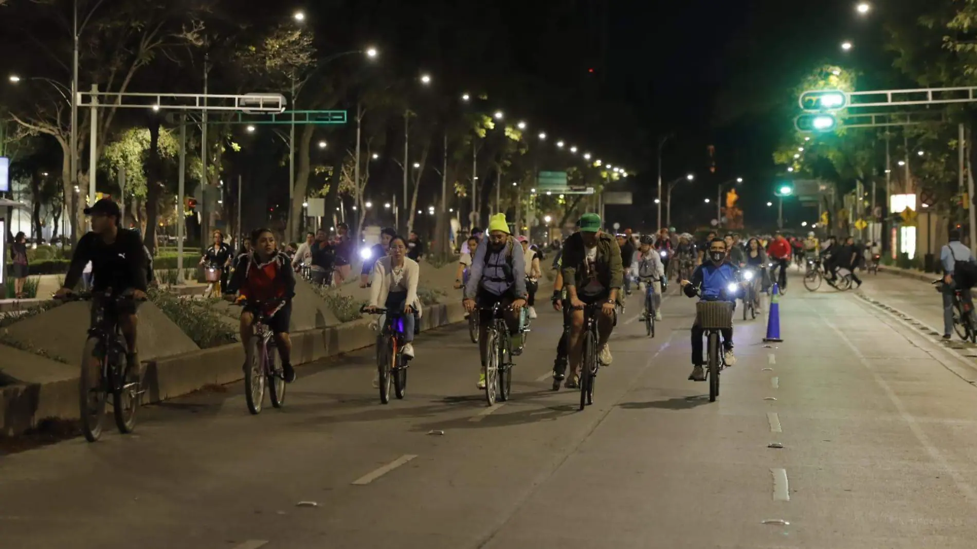 ¡Amor en Bici! Semovi te invita al Paseo Nocturno por el Día de San Valentín-INT3