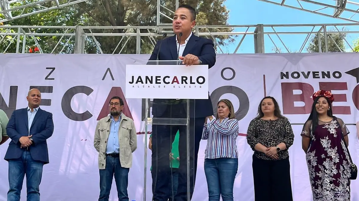 Alcalde en GAM cumple sueños de jóvenes para estudiar