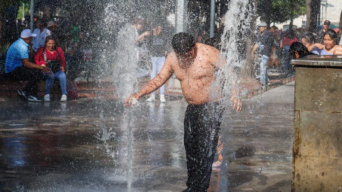 Afecta doble alerta por calor a 10 alcaldías de CDMX