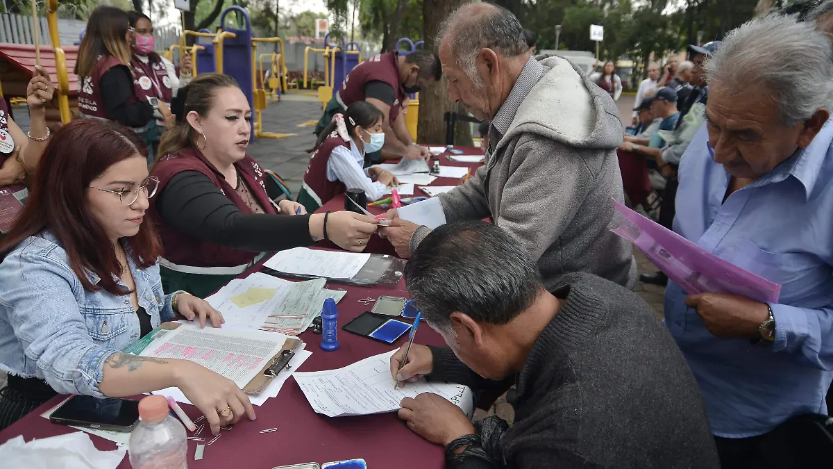 trabajadores ruta 100 CORTESIA
