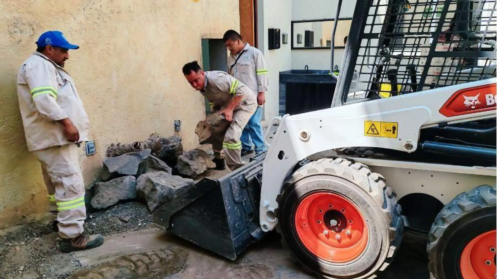 Demolición de primer piso ilegal en Coyoacán