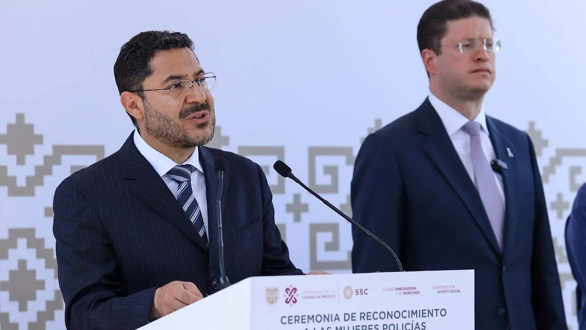 batres policias CORTESIA