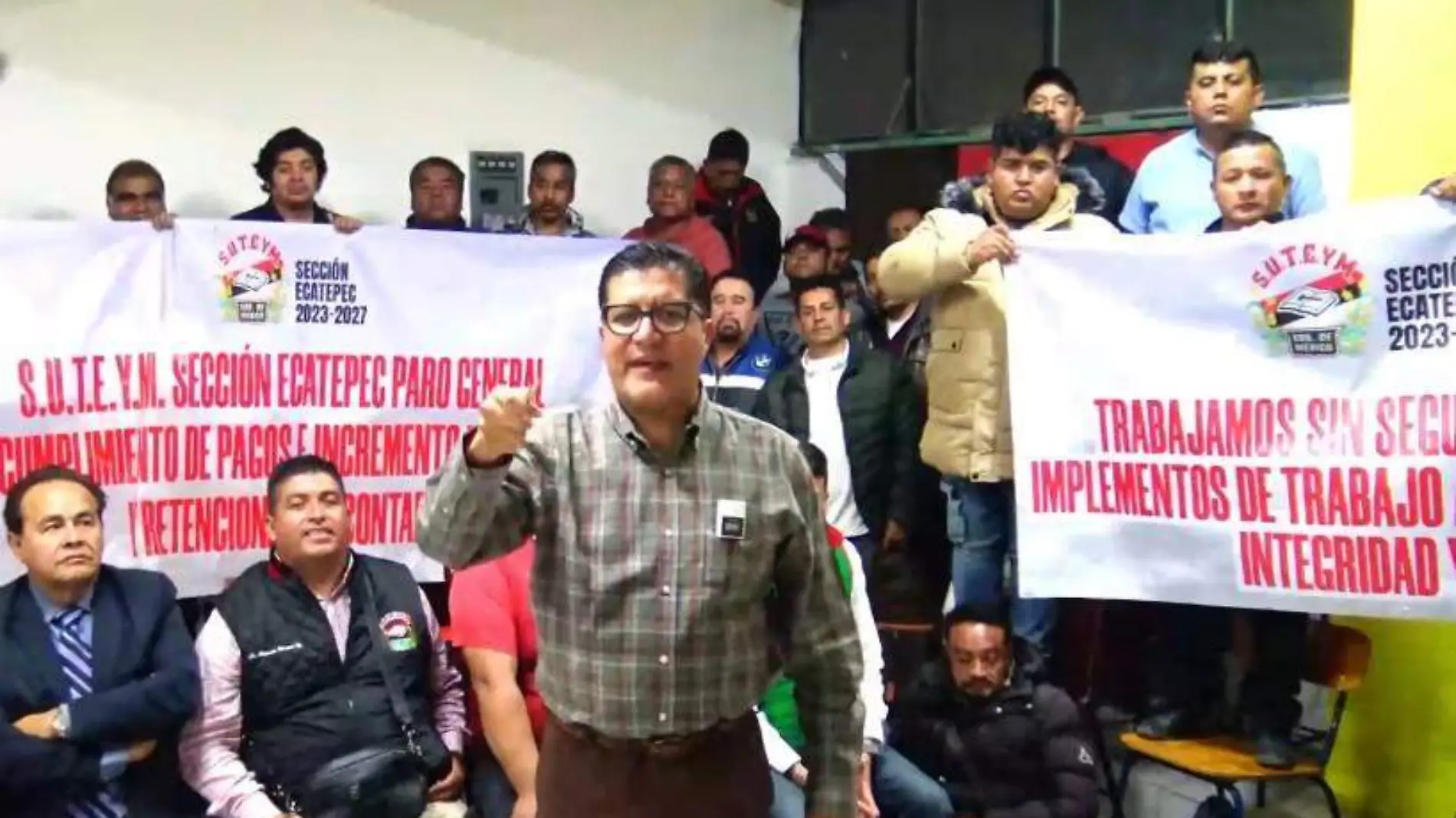 Trabajadores de Ecatepec inician paro por falta de pagos-int3