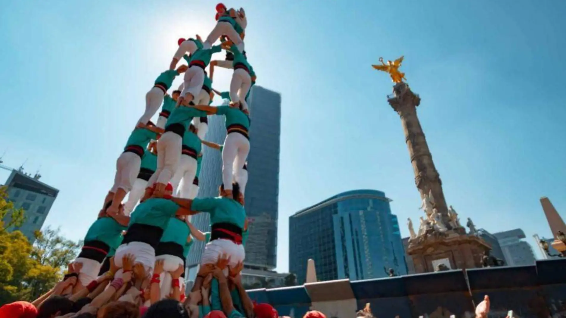 Muestra fotográfica Tocando el cielo de México, se exhibe en la galería del Paseo de las Culturas Amigas