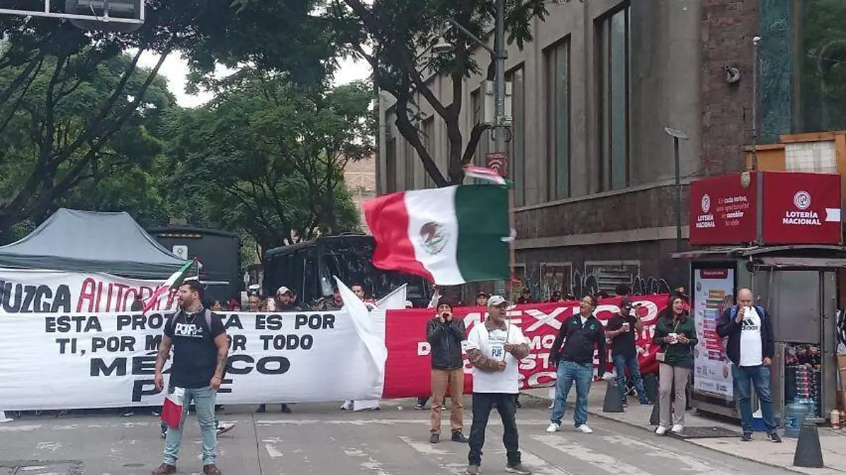 Bloque en Paseo de la Reforma