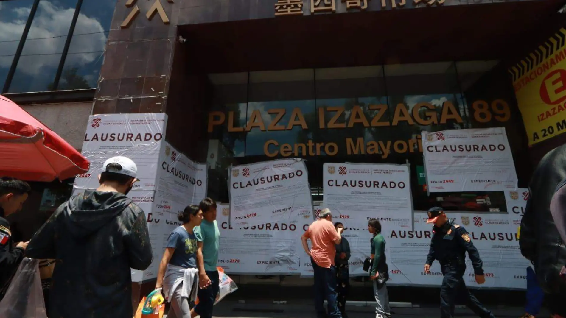 “¡Nos dejan sin trabajo!” Comerciantes se sienten afectados por el cierre de Plaza Izazaga 89-INT4