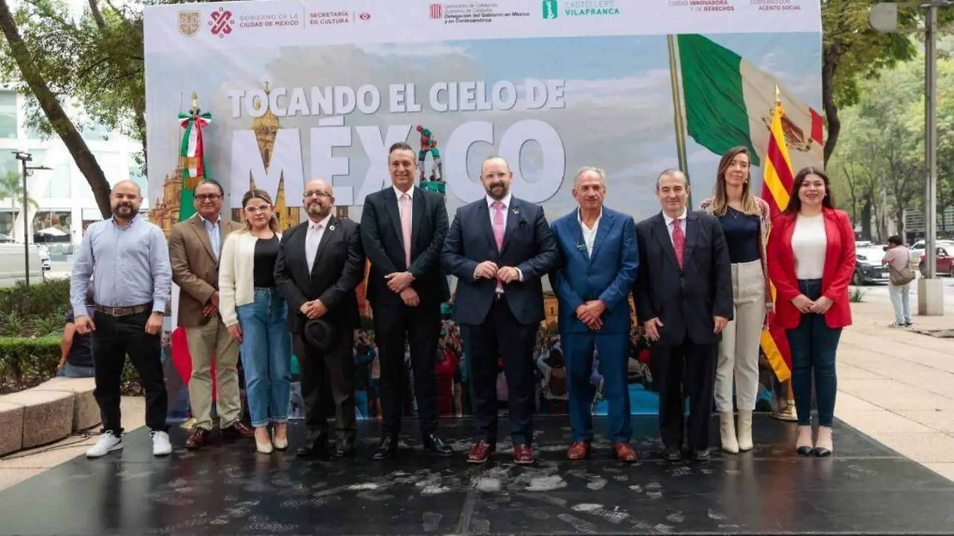 Muestra fotográfica Tocando el cielo de México, se exhibe en la galería del Paseo de las Culturas Amigas