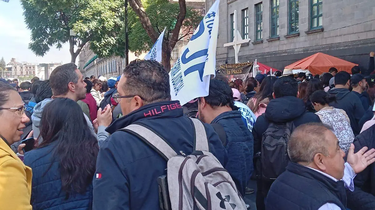 Trabajadores del Poder Judicial protestan a las afueras de la Suprema Corte, en el Centro Histórico-INT2