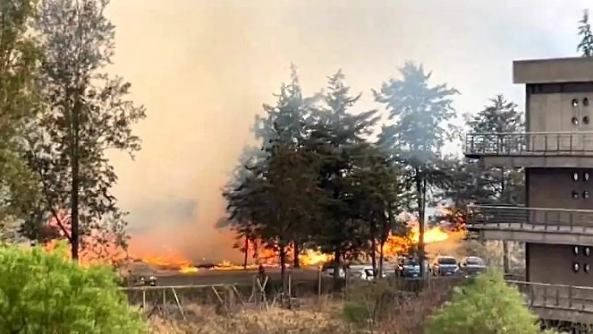 incendio uacm iztapalapa @ALANVAZQUEZRAM1