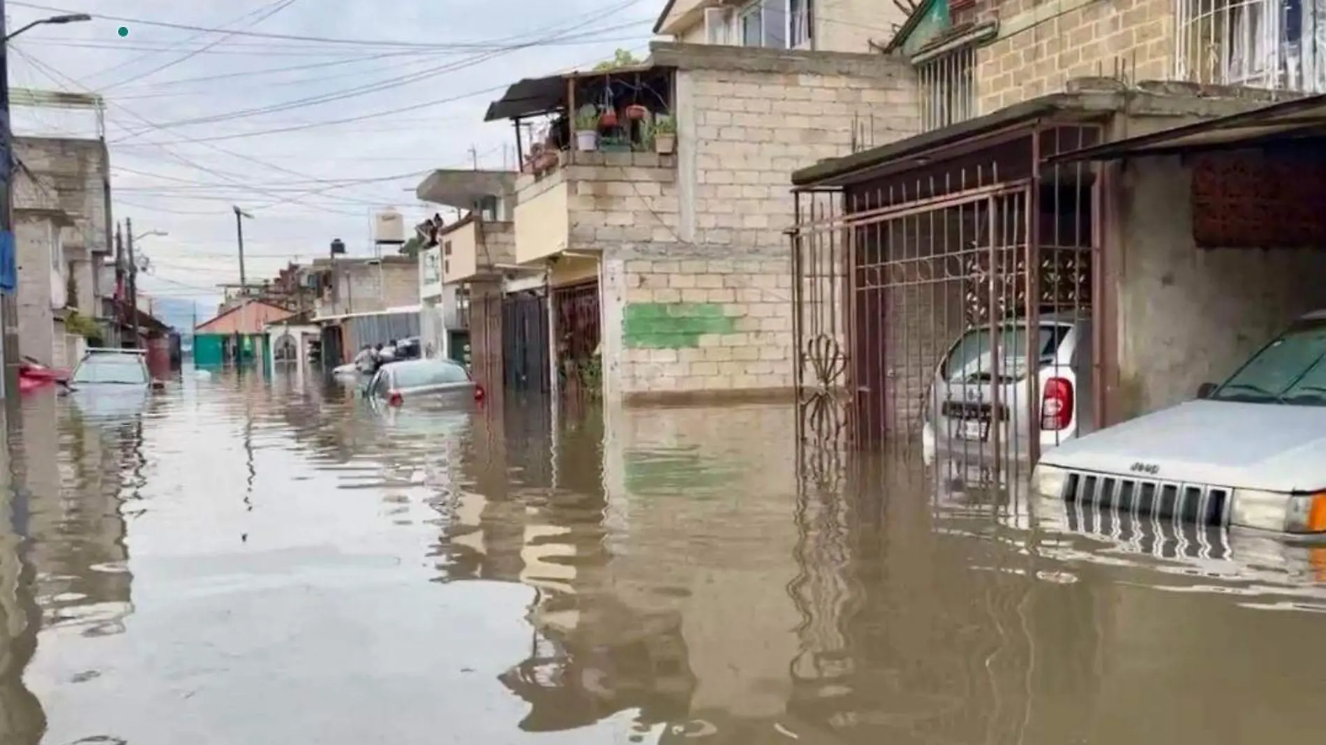 Casas inundadas en fraccionamiento de Cuautitlán