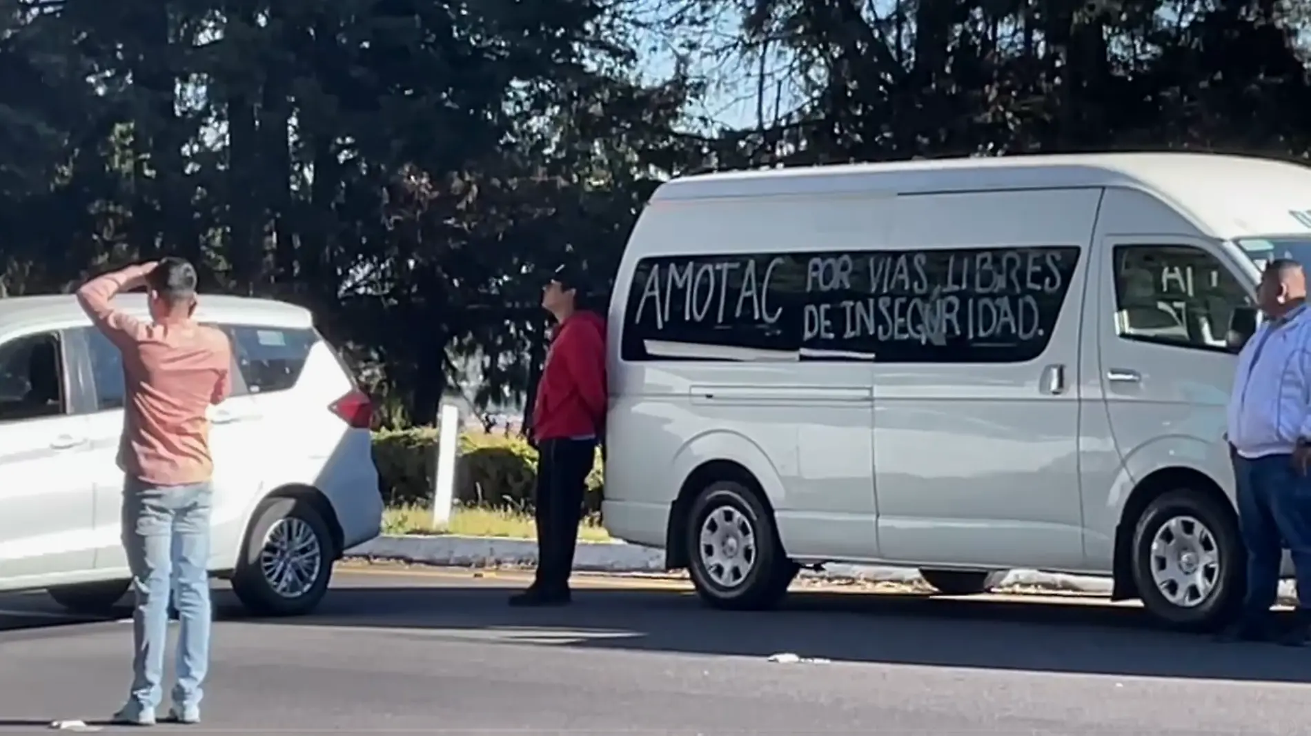 Transportistas de la AMOTAC bloquean distintos puntos de acceso a la Ciudad de México-INT7