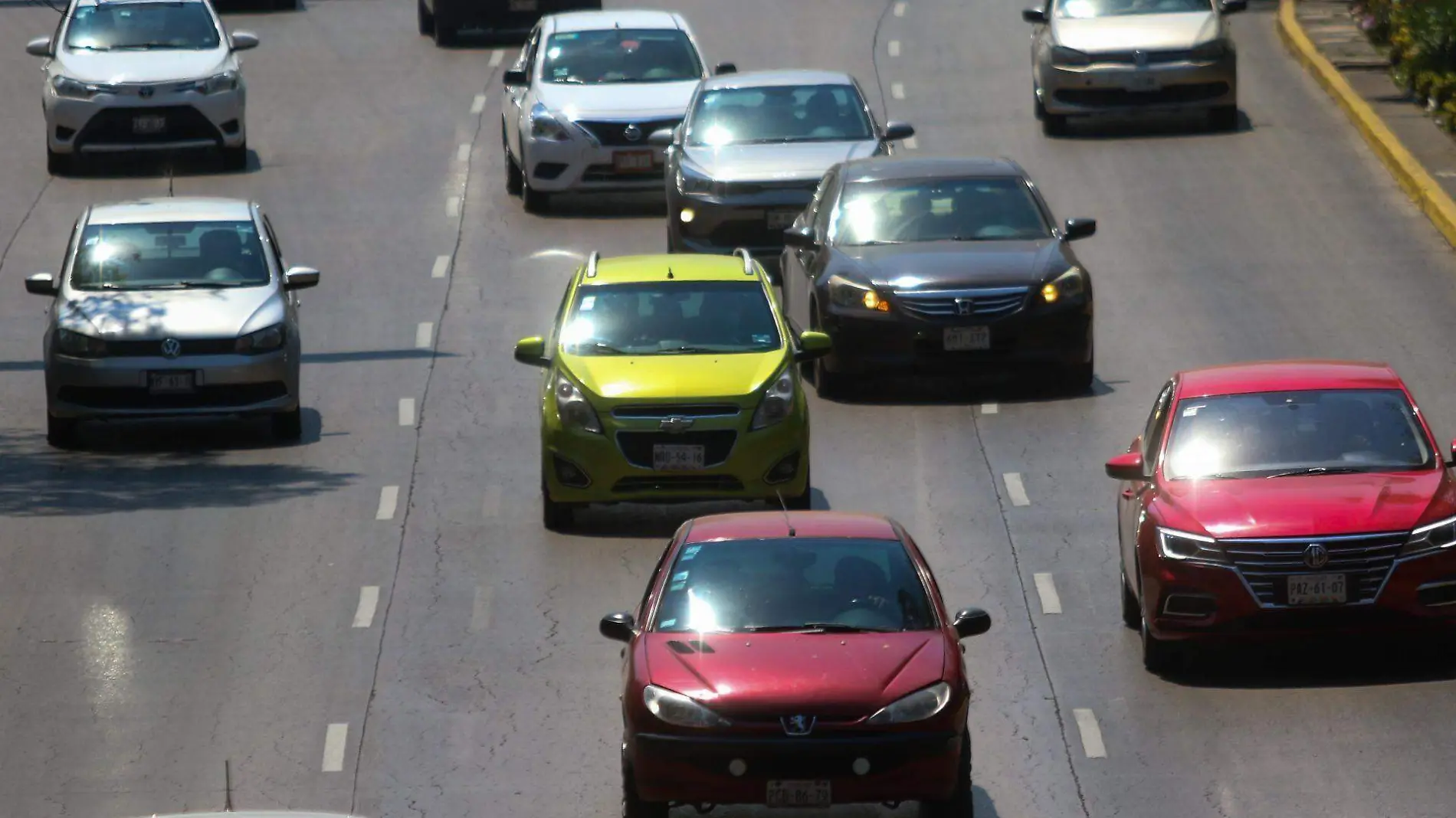 ¿Qué autos no circulan este viernes por contingencia ambiental?