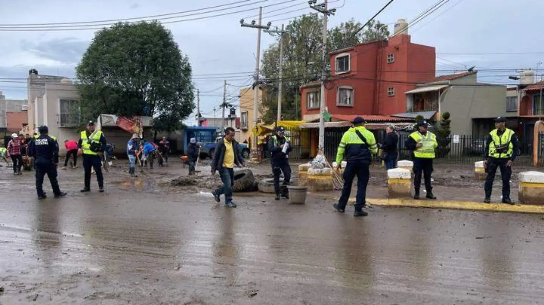 "Nunca antes habíamos vivido una situación como esta”: vecinos de Cuautitlán-int5