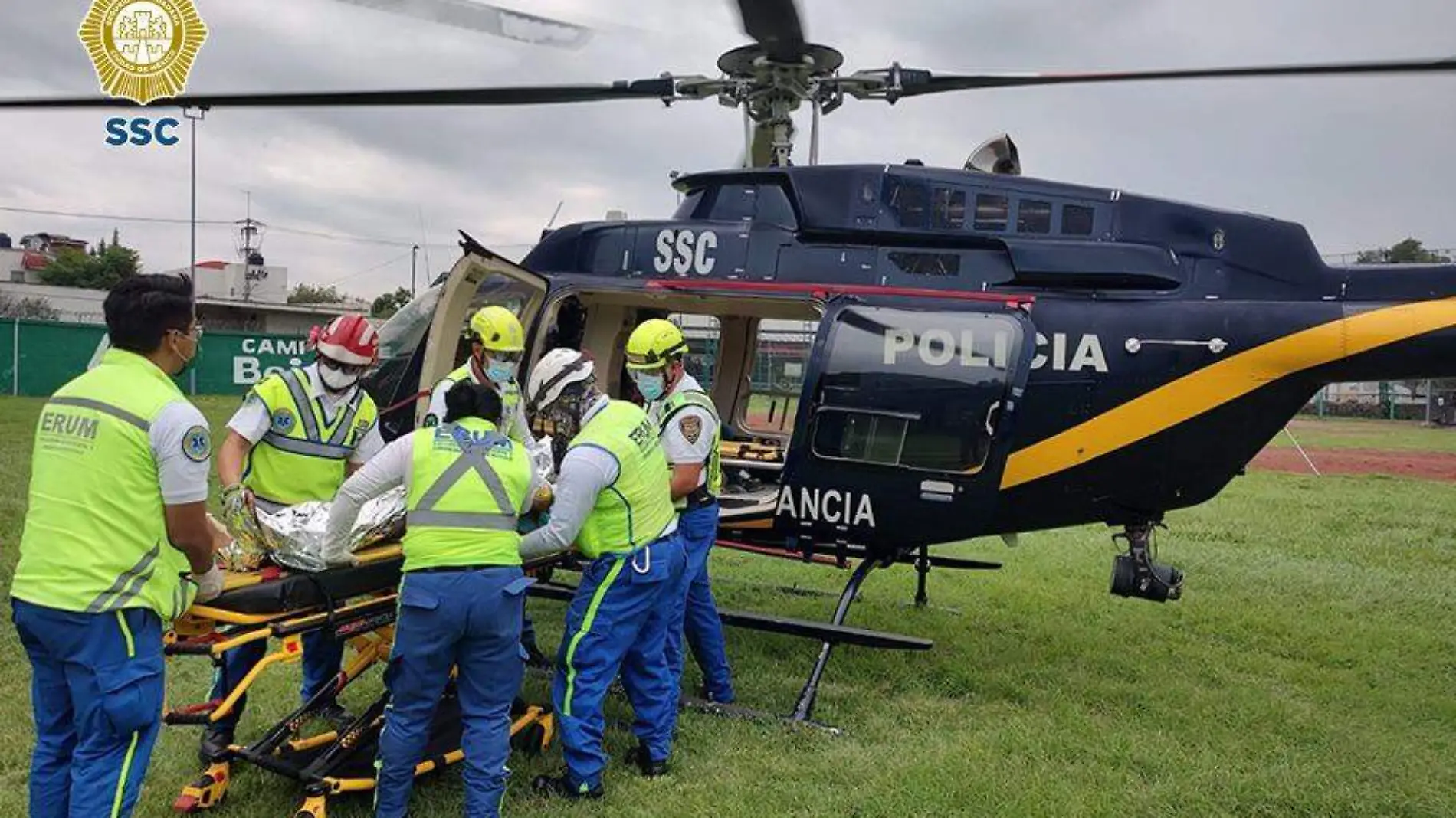 Cóndores de la SSC trasladan en un helicóptero a paciente con quemaduras al Rubén Leñero-INT5