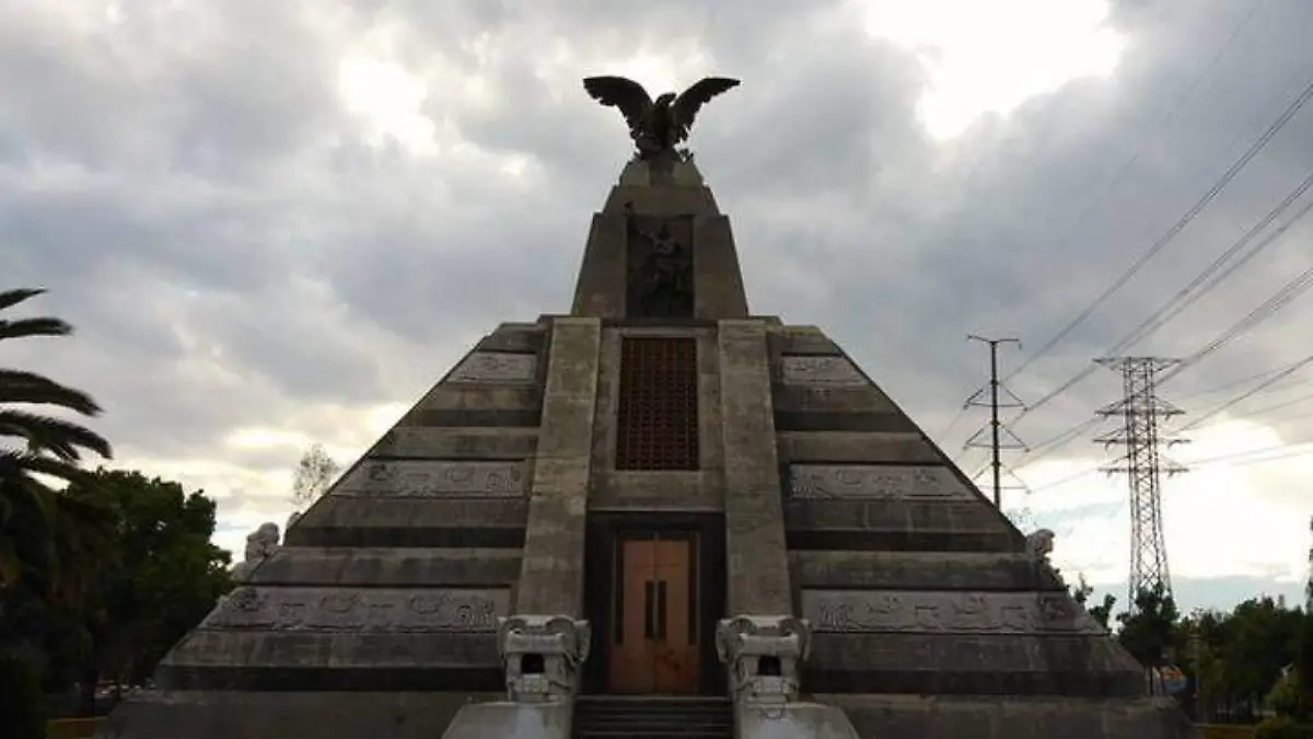 MONUMENTOALARAZA-IRVING CASTILLO