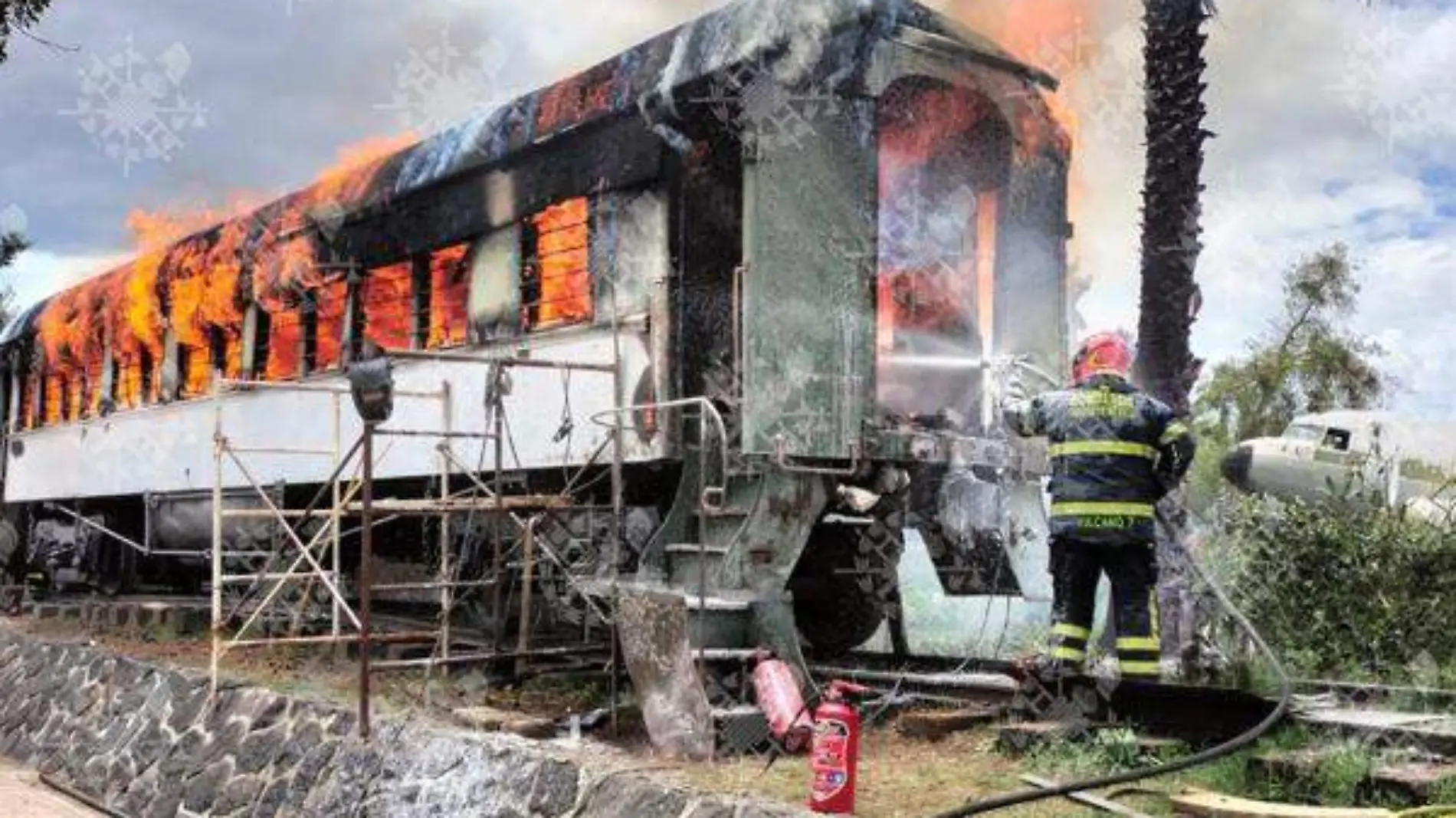 Bomberos sofocan incendio dentro de las instalaciones del DIF Tulyehualco