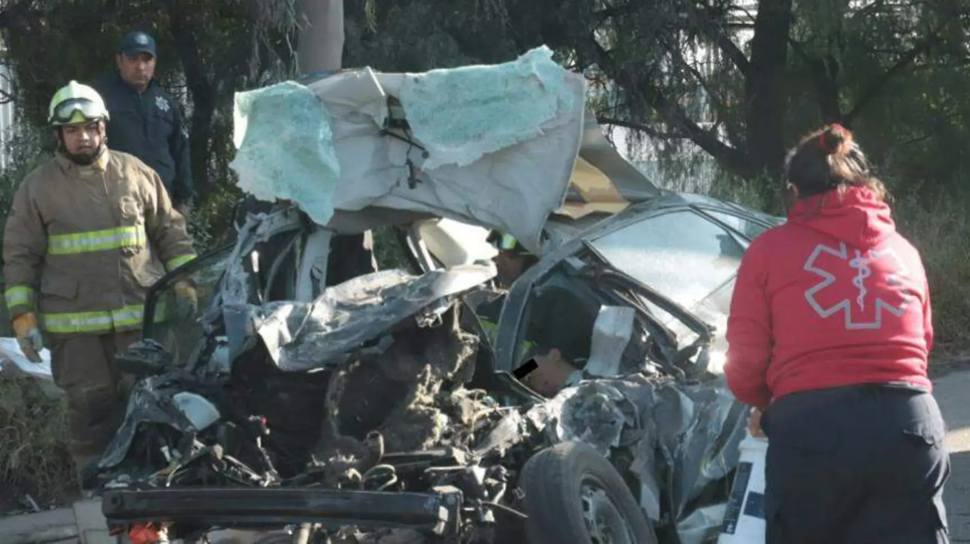 Conductor muere prensado dentro de automóvil en la carretera Lechería - Texcoco  portada 2