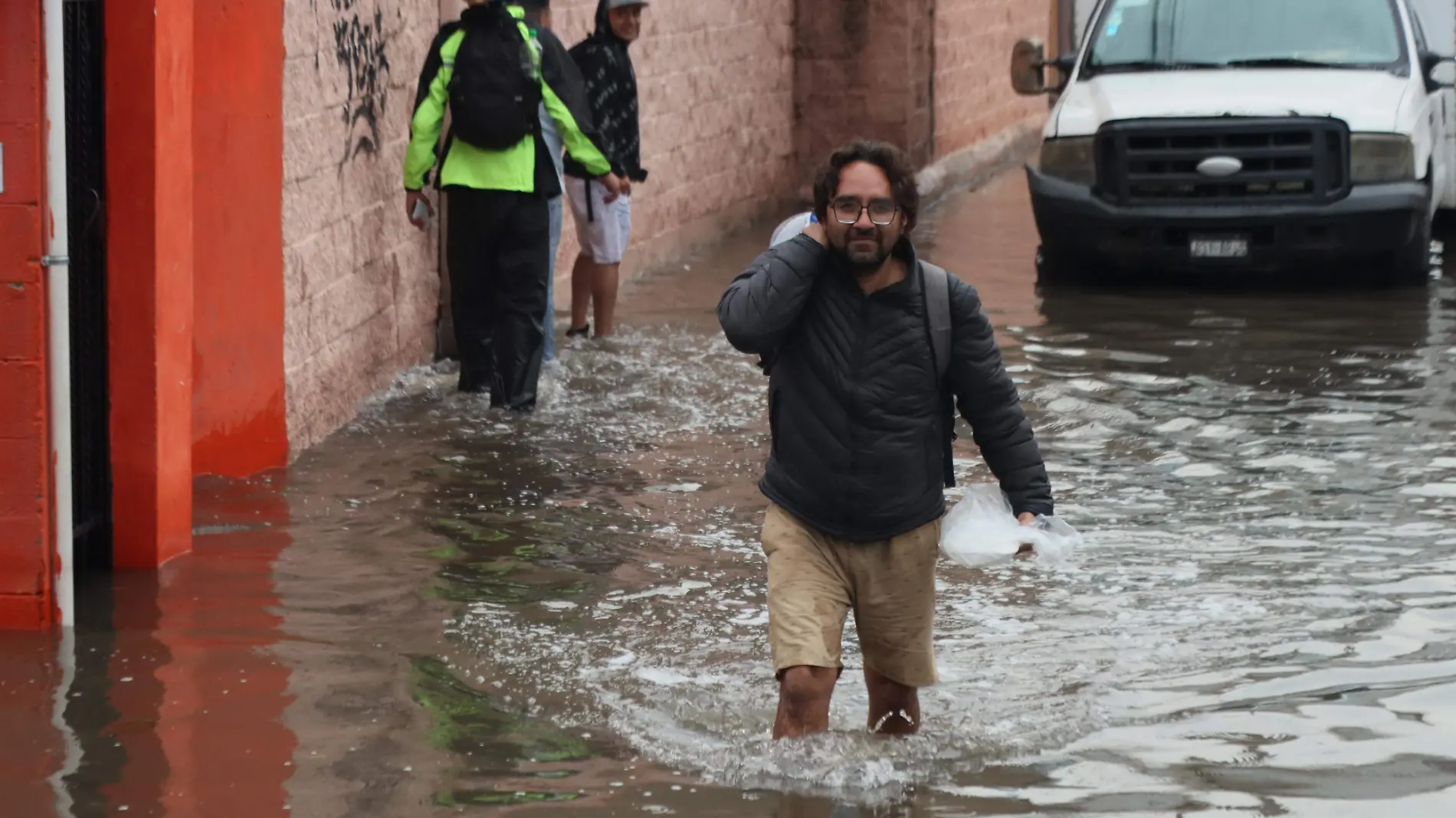 "Nunca antes habíamos vivido una situación como esta”: vecinos de Cuautitlán-INT2