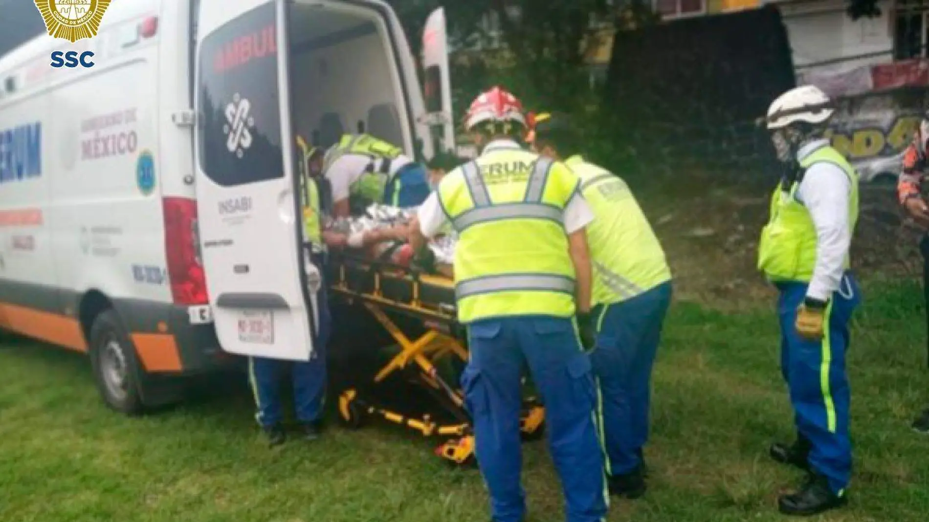 Cóndores de la SSC trasladan en un helicóptero a paciente con quemaduras al Rubén Leñero-INT3