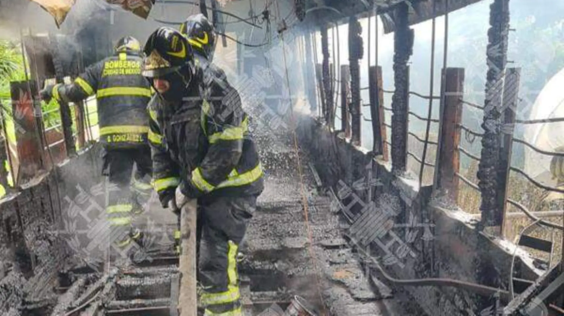 Bomberos sofocan incendio dentro de las instalaciones del DIF Tulyehualco