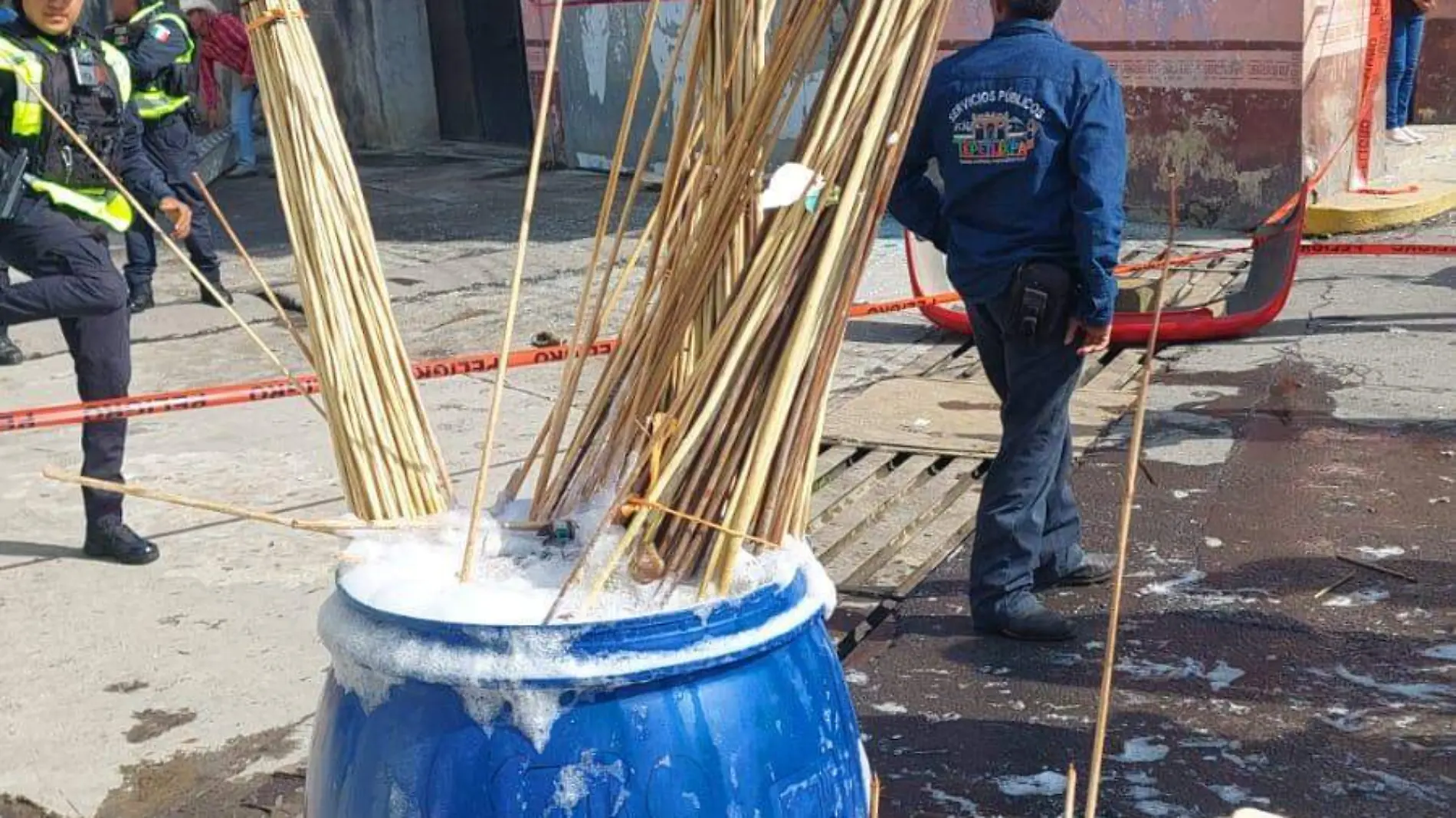 ¡Se murió la fiesta! Estalla vehículo con pirotecnia, en Tepetlixpa; hay un fallecido-int5