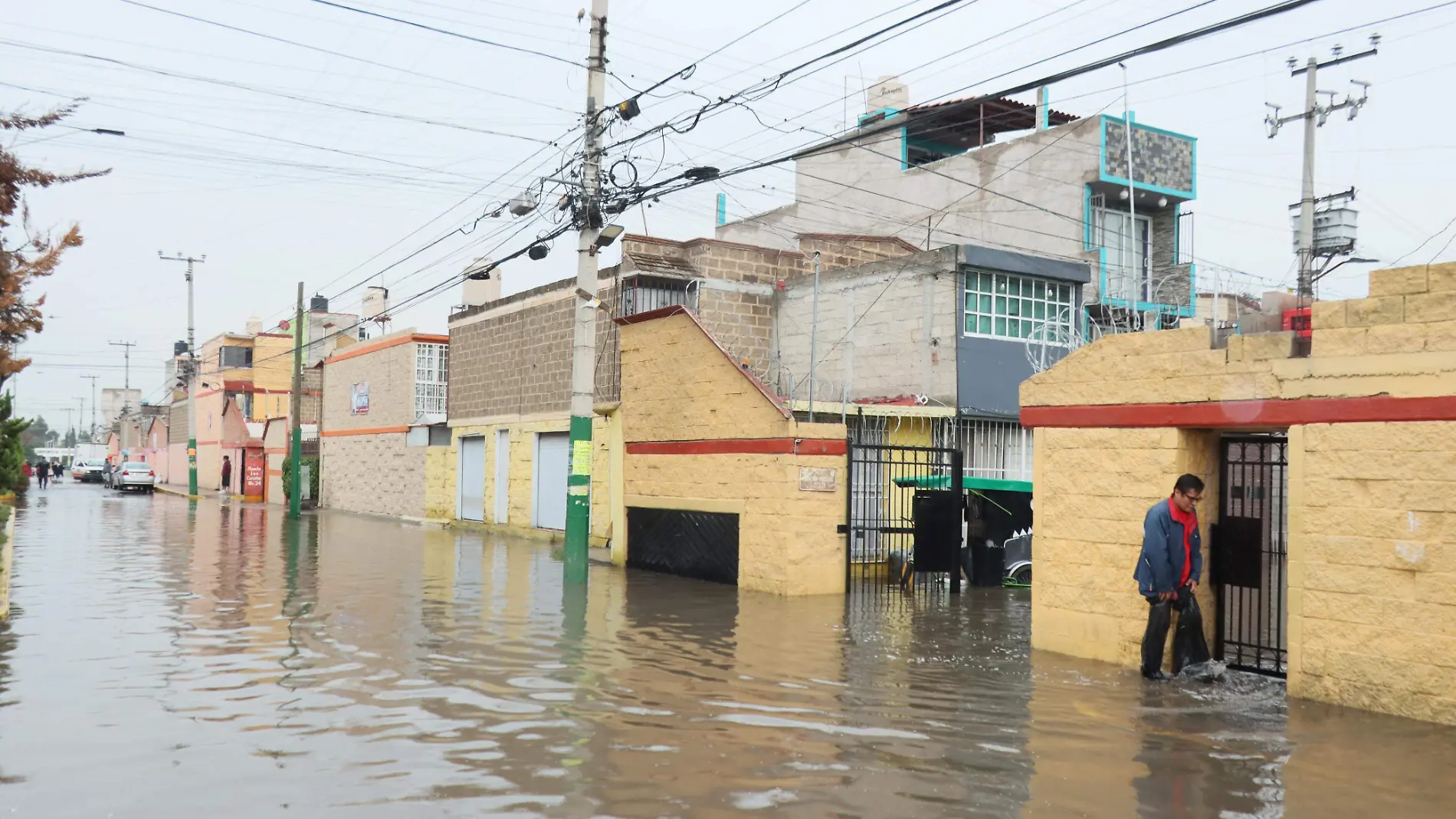 "Nunca antes habíamos vivido una situación como esta”: vecinos de Cuautitlán-INT4