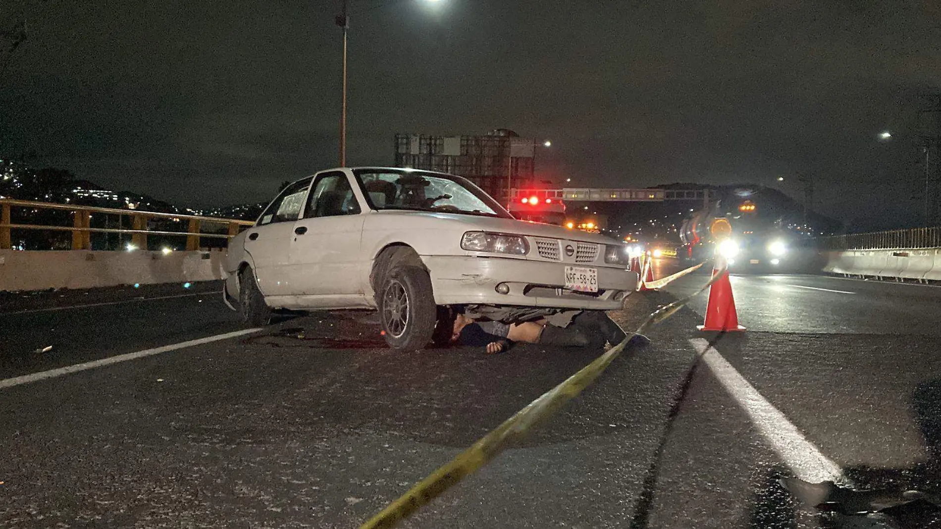 Fallece hombre al ser arrollado mientras reparaba su auto en la México-Pachuca-INT2