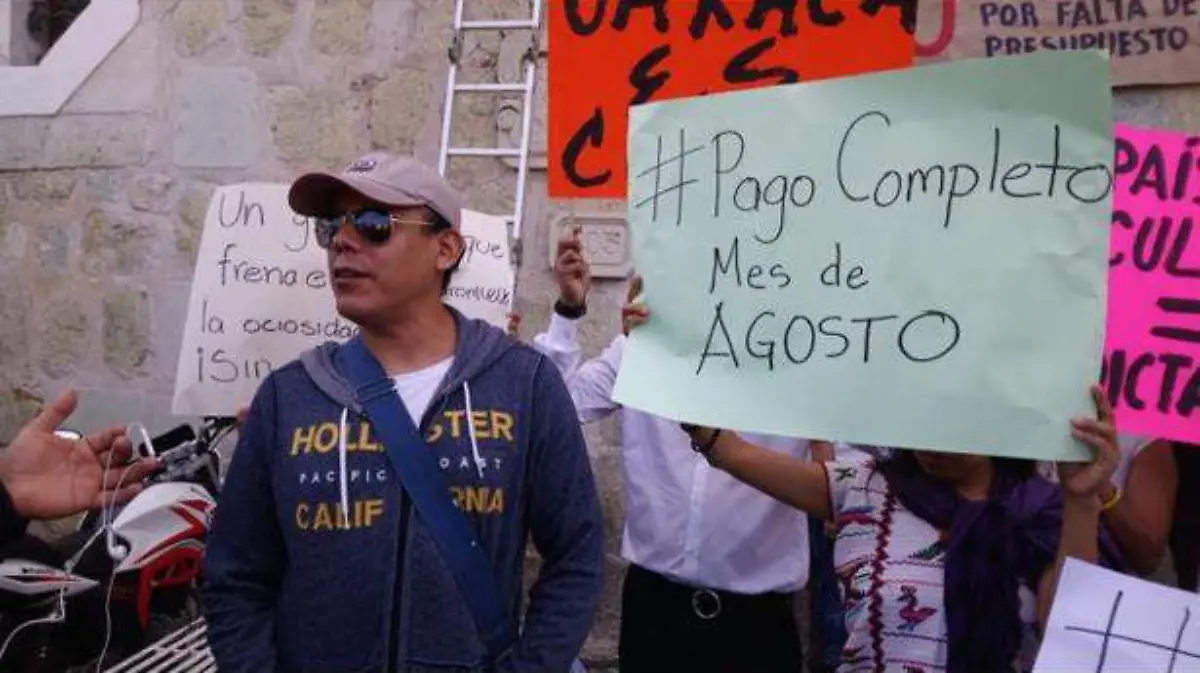 trabajadores-la-Casa-de-la-Cultura-Oaxaqueña