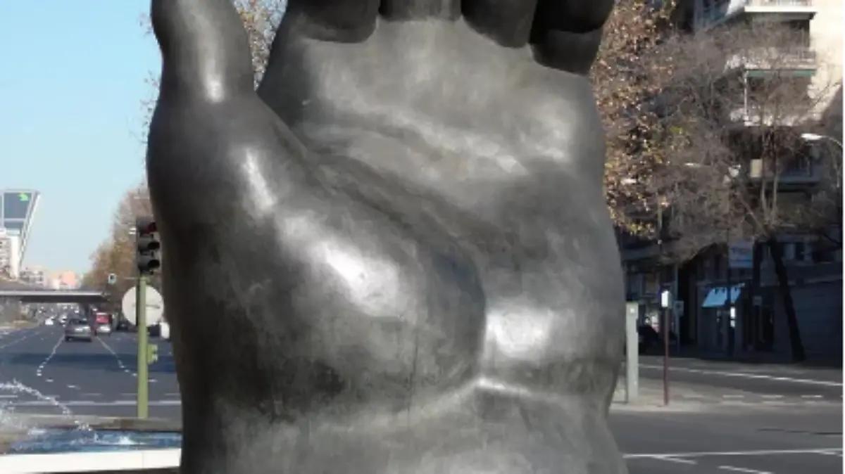 La Mano-Fernando Botero